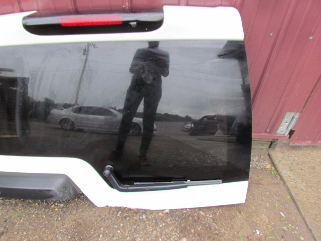 2006 Land Rover LR3 Upper Hatch Door-See Details