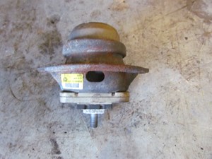 2006 Land Rover LR3 LH Driver Engine Bracket KKB500312J