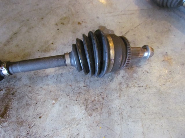 2006 Land Rover LR3 Front LH Driver Axle