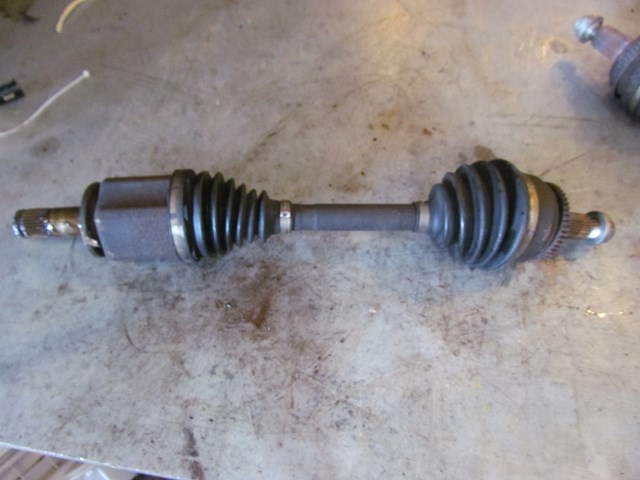 2006 Land Rover LR3 Front LH Driver Axle