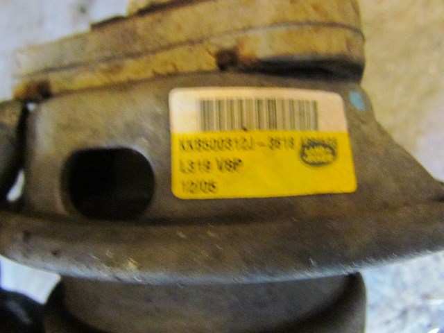 2006 Land Rover LR3 RH Passenger Engine Bracket KKB500312J