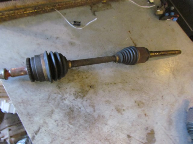 2006 Land Rover LR3 Front RH Passenger Axle