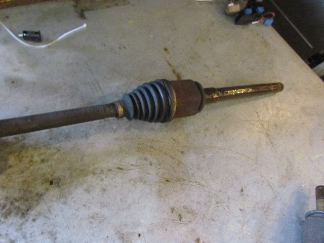 2006 Land Rover LR3 Front RH Passenger Axle