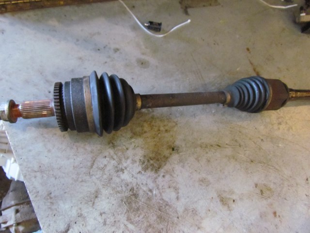 2006 Land Rover LR3 Front RH Passenger Axle
