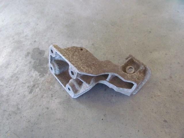 2006 Land Rover LR3 RH Passenger Engine Mount KKU500610