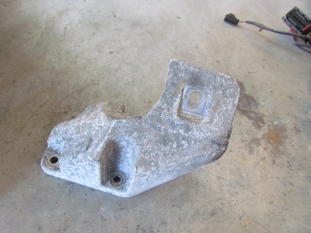 2006 Land Rover LR3 LH Driver Engine Mount KKUY500600