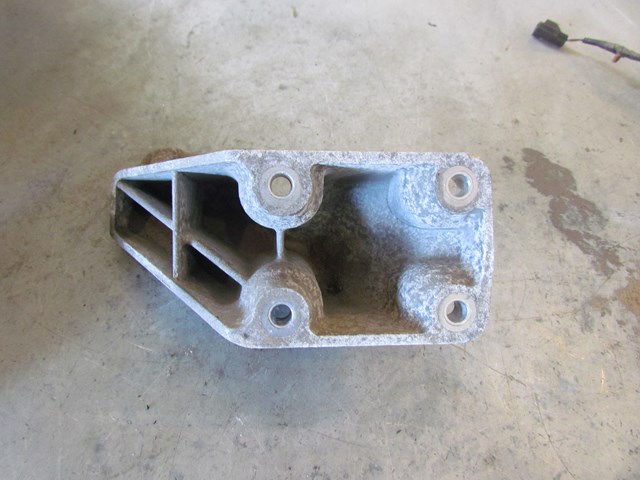 2006 Land Rover LR3 LH Driver Engine Mount KKUY500600