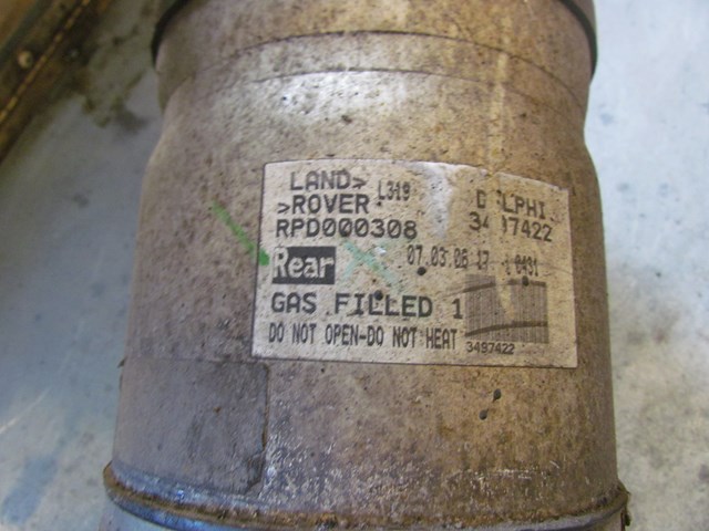 2006 Land Rover LR3 Rear LH Driver Air Strut-Boot Torn-RPD000308