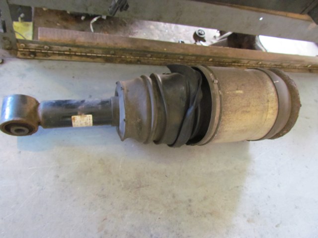 2006 Land Rover LR3 Rear LH Driver Air Strut-Boot Torn-RPD000308