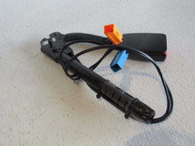 2006 Land Rover LR3 Front RH Passenger Seat Belt Buckle