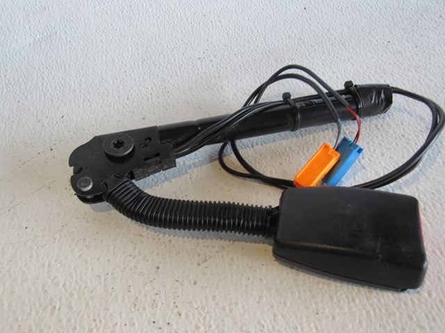 2006 Land Rover LR3 Front RH Passenger Seat Belt Buckle