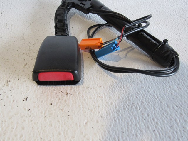 2006 Land Rover LR3 Front RH Passenger Seat Belt Buckle