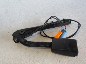 2006 Land Rover LR3 Front RH Passenger Seat Belt Buckle