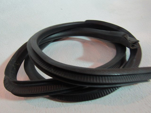 2004 Mitsubishi Evolution VIII Front RH Passenger Door Seal
