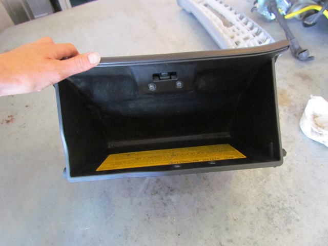 2004 Mitsubishi Evolution VIII Glove Box MR532676