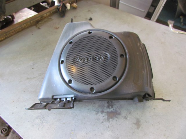 2004 Mitsubishi Evolution VIII Subwoofer w/Box MN141498