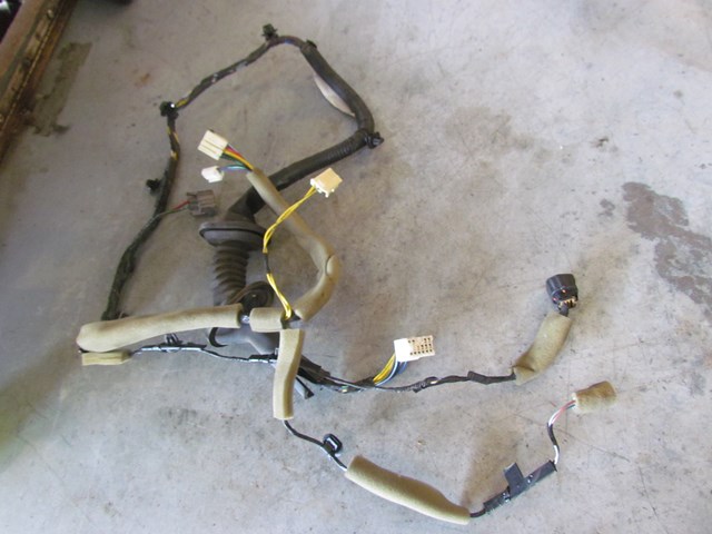 2004 Mitsubishi Evolution VIII Front RH Door Wiring MN185564