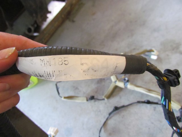 2004 Mitsubishi Evolution VIII Front RH Door Wiring MN185564