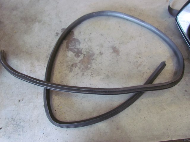 2004 Mitsubishi Evolution VIII Rear RH Passenger Door Seal