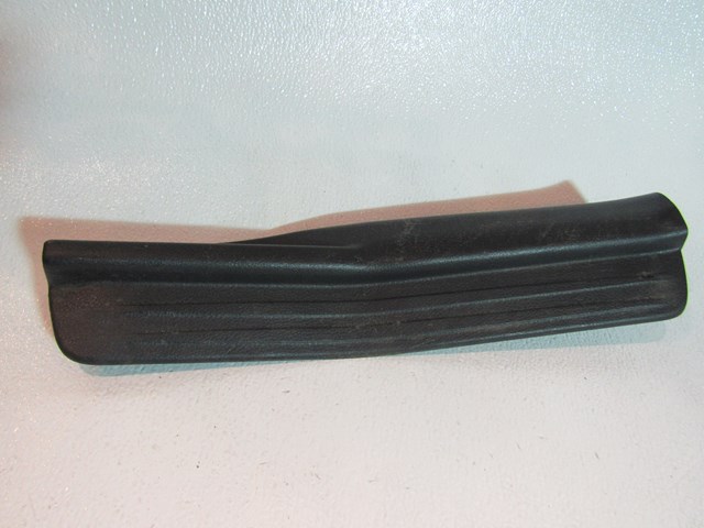 2004 Mitsubishi Evolution VIII Rear RH Door Sill Scuff MR572606