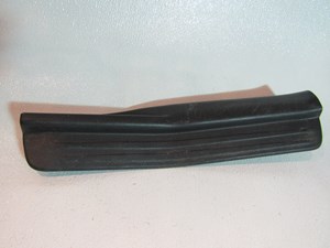2004 Mitsubishi Evolution VIII Rear RH Door Sill Scuff MR572606