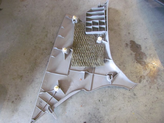 2004 Mitsubishi Evolution VIII RH C Pillar Trim MR444214