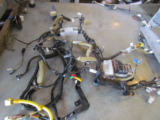 2004 Mitsubishi Evolution VIII Dash Wire Harness MR572112