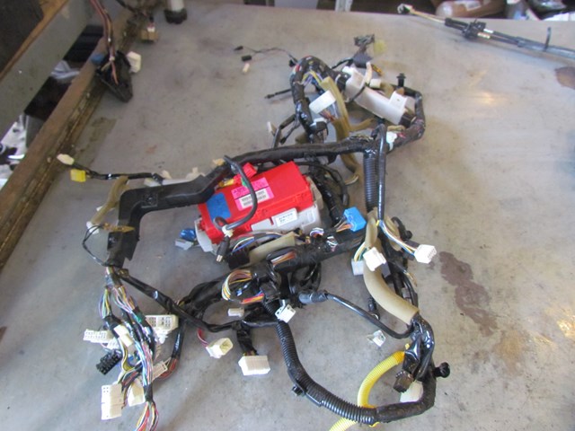 2004 Mitsubishi Evolution VIII Dash Wire Harness MR572112