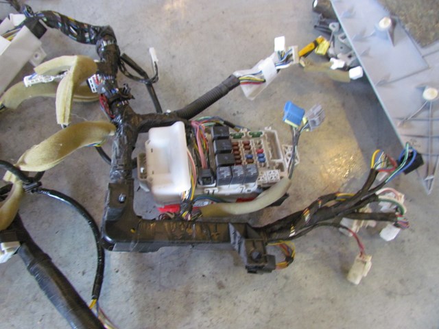 2004 Mitsubishi Evolution VIII Dash Wire Harness MR572112