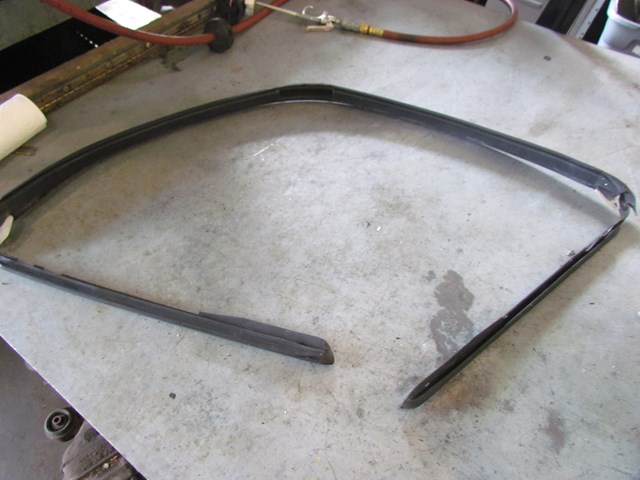 1998 Porsche Boxster Windshield Seal