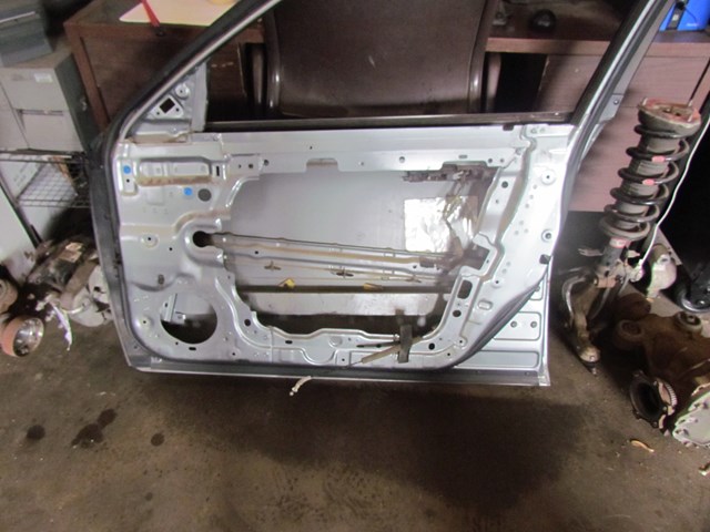 2006 Infiniti M35 M35x Front RH Passenger Door Shell