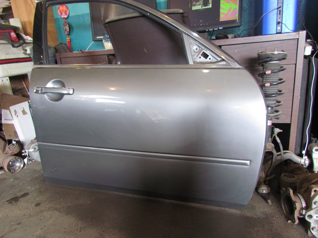 2006 Infiniti M35 M35x Front RH Passenger Door Shell
