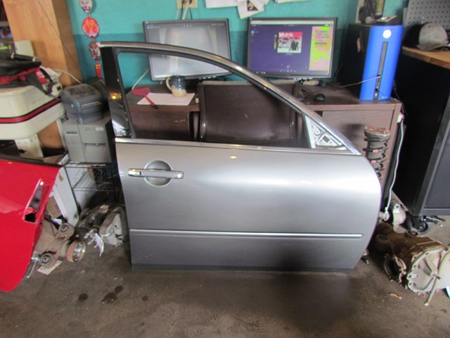 2006 Infiniti M35 M35x Front RH Passenger Door Shell