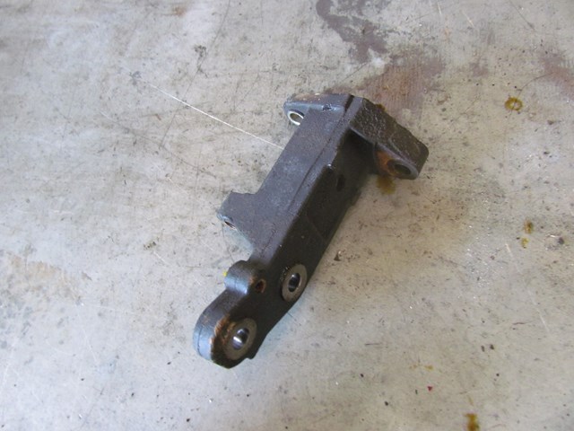 2006 Infiniti M35x Alternator Bracket