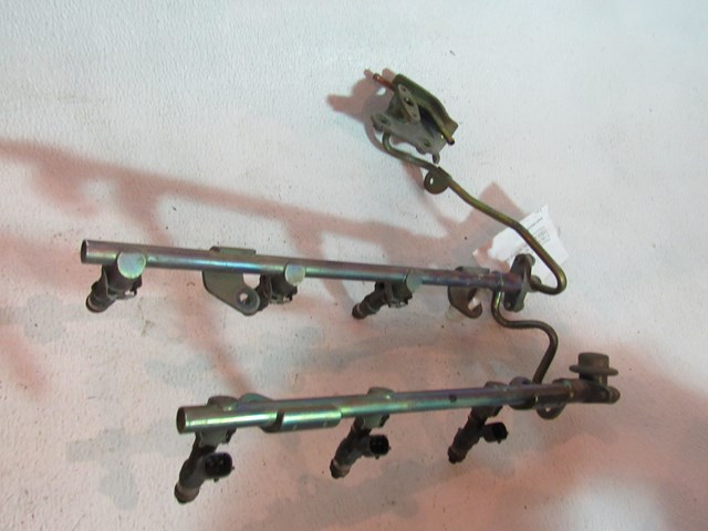 2006 Infiniti M35x Fuel Rail w/Injectors