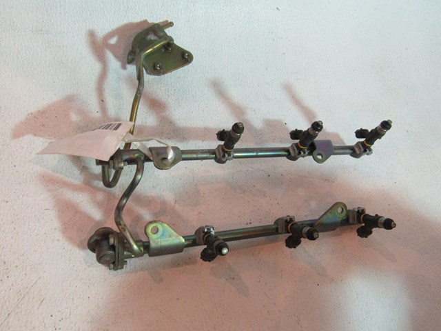 2006 Infiniti M35x Fuel Rail w/Injectors