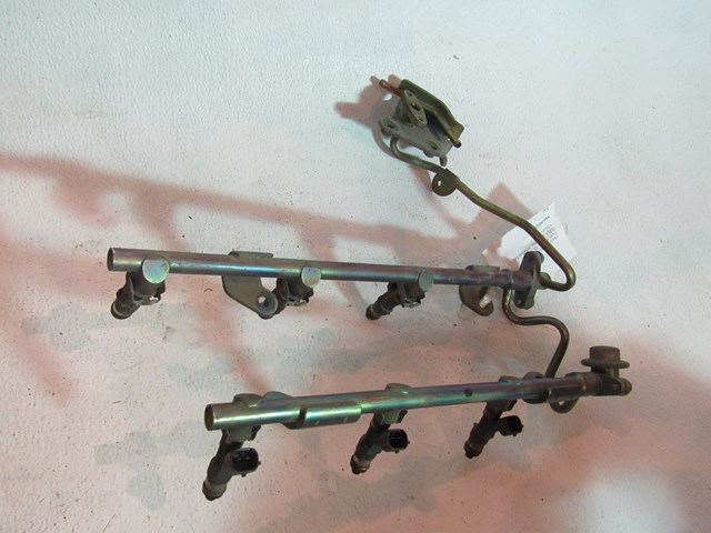 2006 Infiniti M35x Fuel Rail w/Injectors