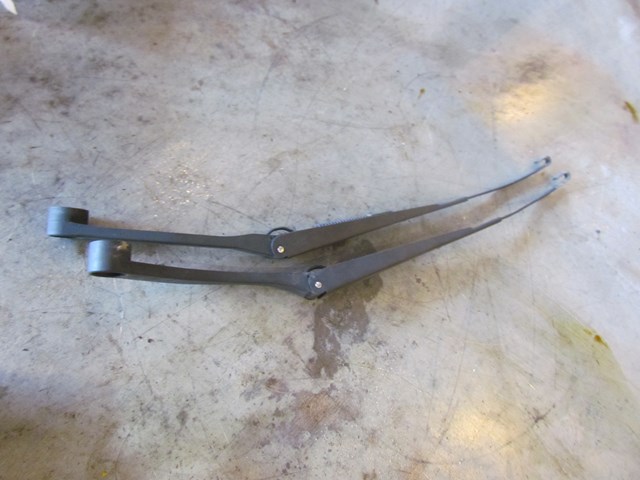 2006 Subaru Forester XT Windshield Wiper Arms Set