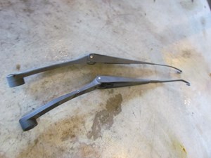 2006 Subaru Forester XT Windshield Wiper Arms Set