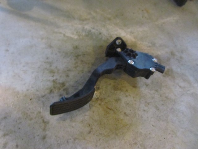 2006 Subaru Forester XT MT Gas Pedal