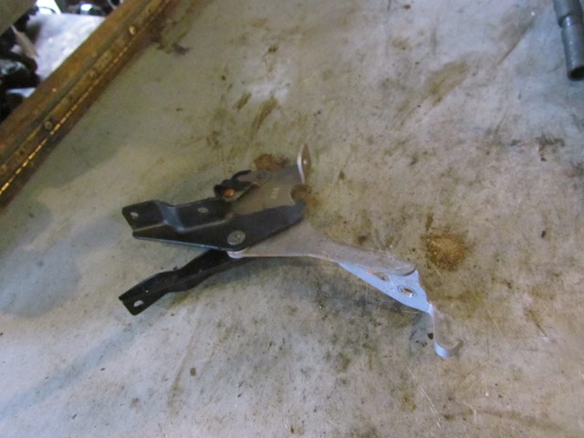 2006 Subaru Forester XT Rear Center Seat Hinge & Mount