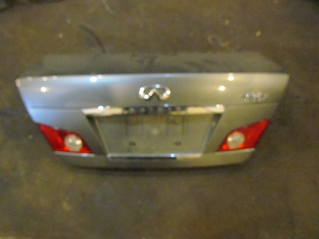 2006 Infiniti M35X Trunk Lid Light Scratches 