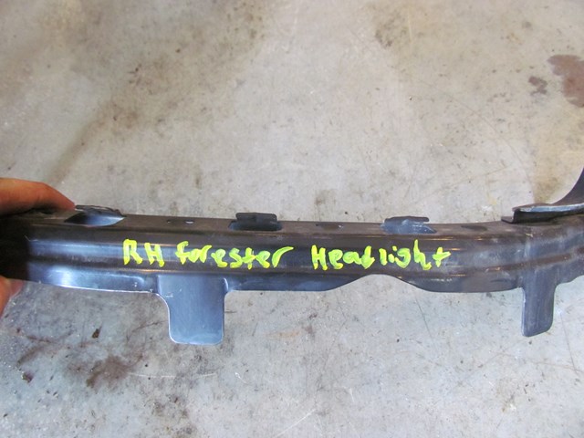 2006 Subaru Forester XT RH Passenger Headlight Bracket 