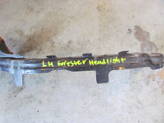 2006 Subaru Forester XT LH Driver Headlight Bracket 