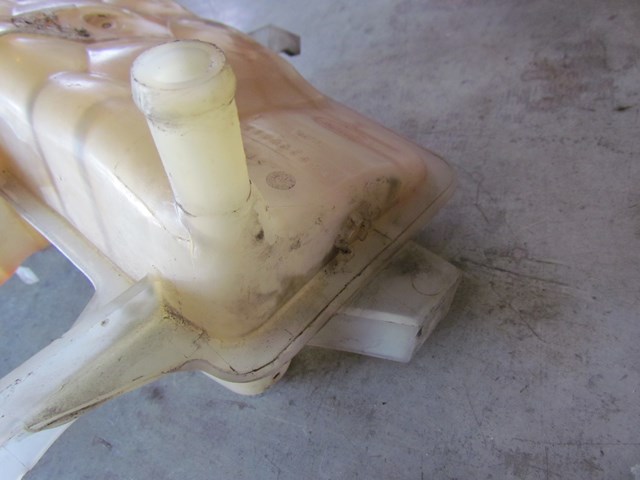 2006 Land Rover LR3 Radiator Coolant Overflow Tank
