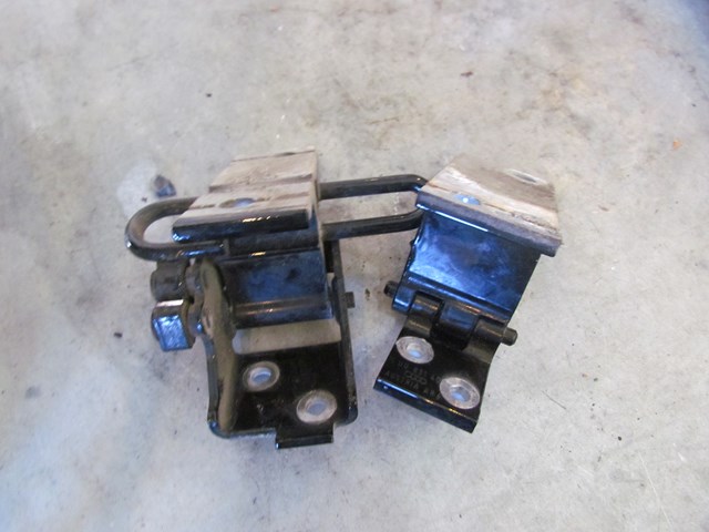 1997 Audi A8 Front RH Passenger Door Hinges