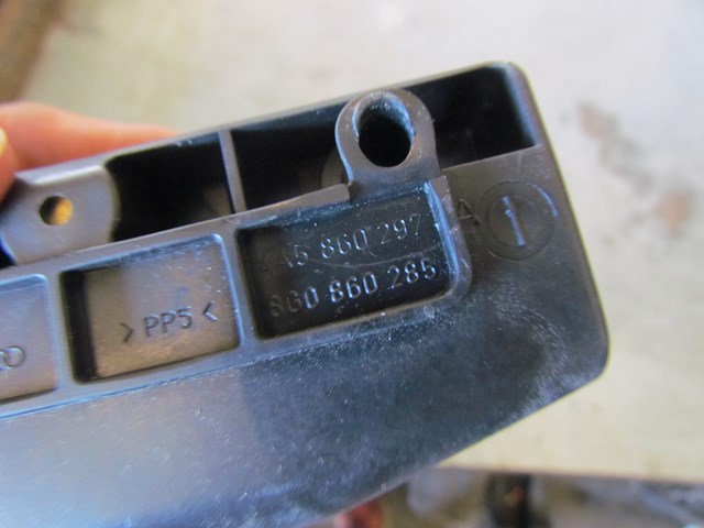 1997 Audi A8 Hazard Warning Sign Retaining Clamp OEM 8G0860285