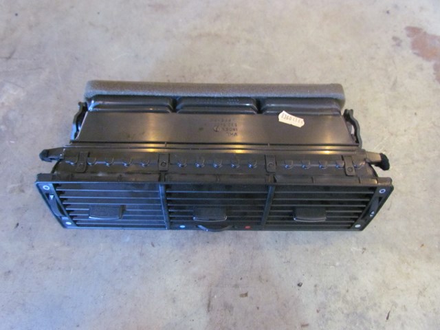 1997 Audi A8 Center Dash Air Vents 4D0820951