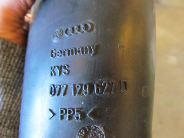 1997 Audi A8 Air Intake Tube Duct 077129627D