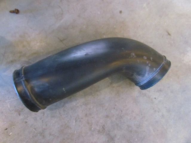 1997 Audi A8 Air Intake Tube Duct 077129627D